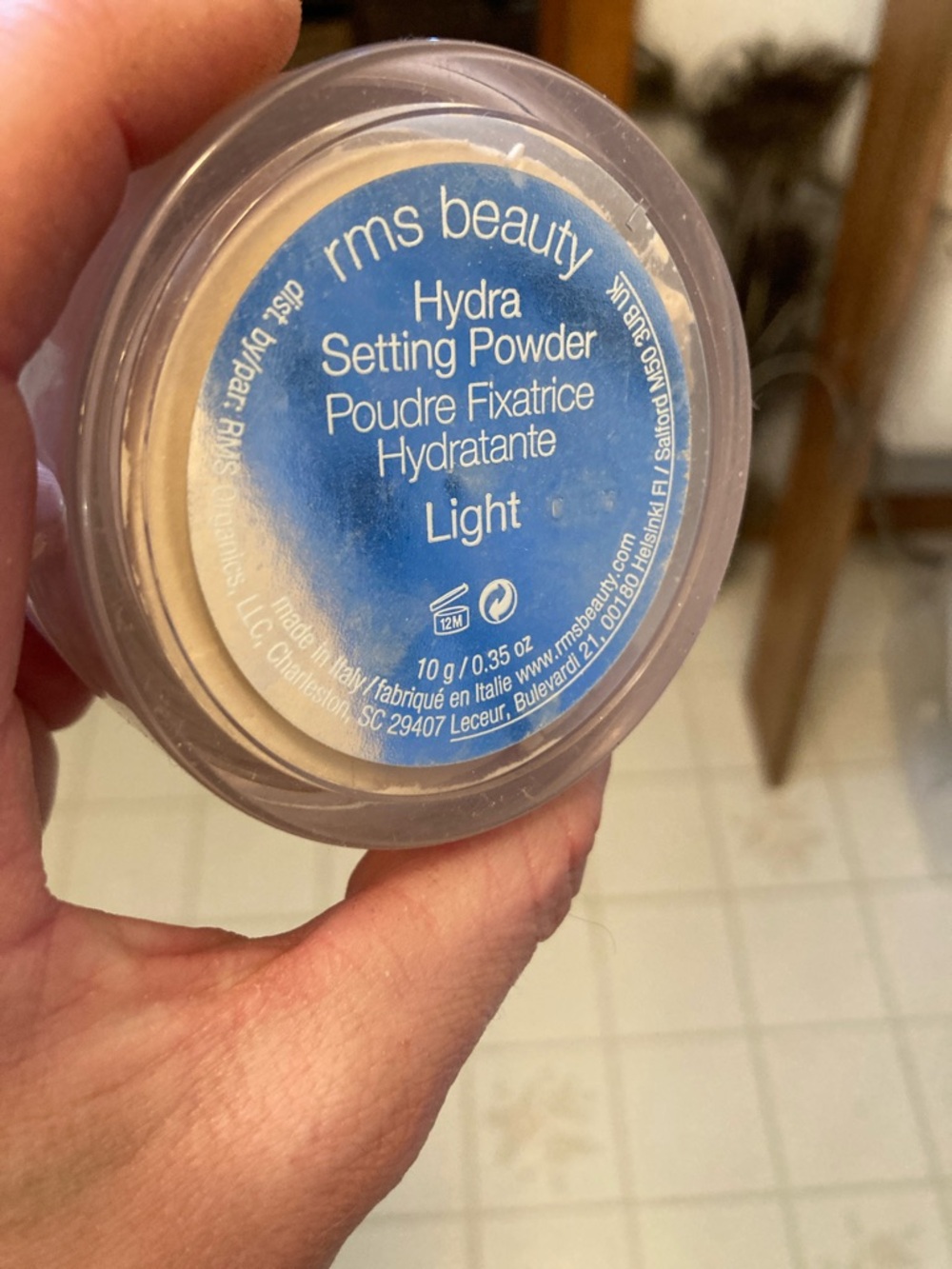 RMS Beauty Hydra Setting Powder - Light (blue label) - Picture 2 of 3
